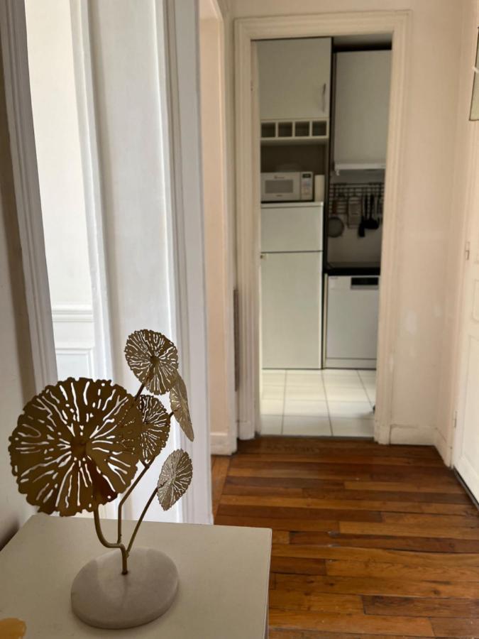 Beautiful Apartment With Balcony Paris Exterior foto